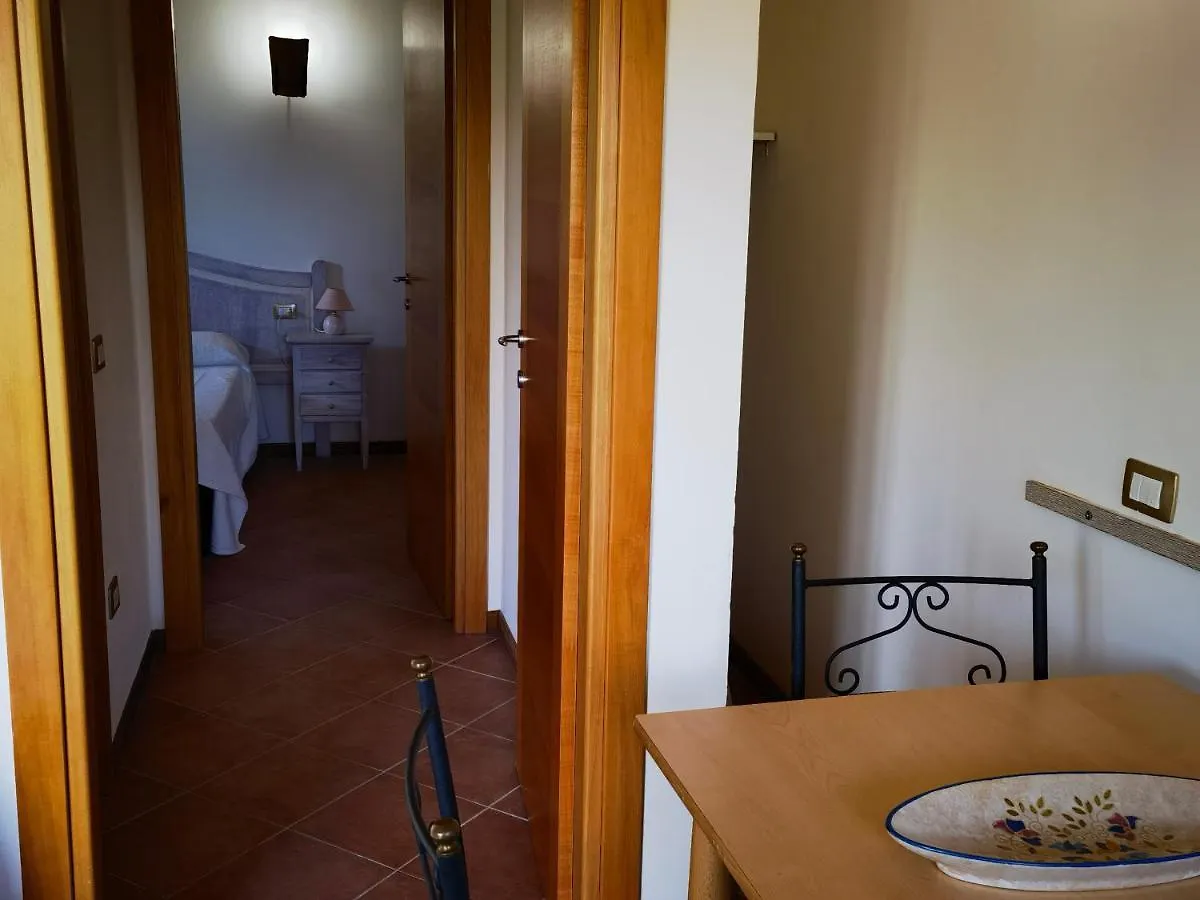 La Corte Degli Ulivi - Albergo Rurale Трезнурагес