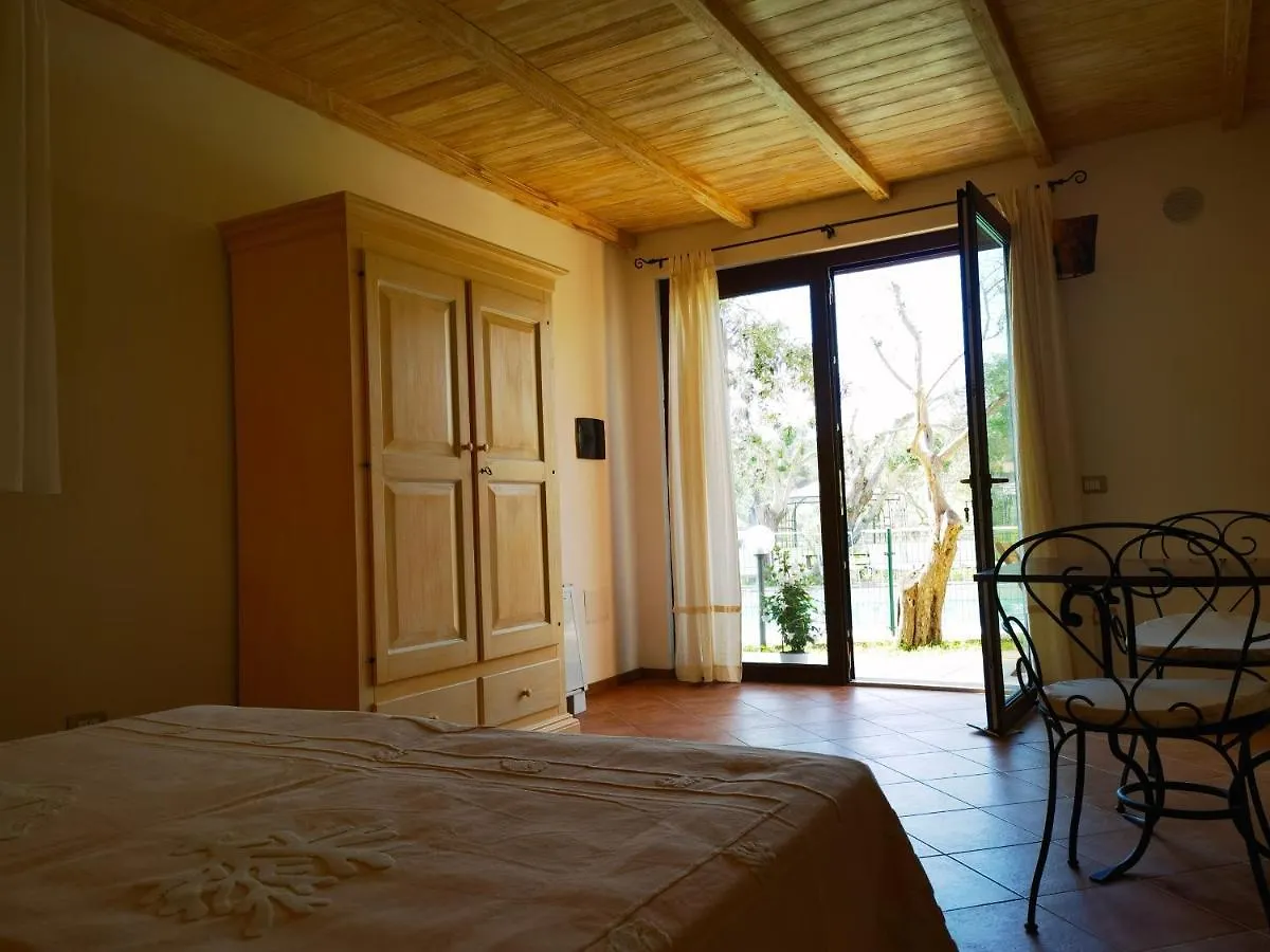 La Corte Degli Ulivi - Albergo Rurale Трезнурагес Отель